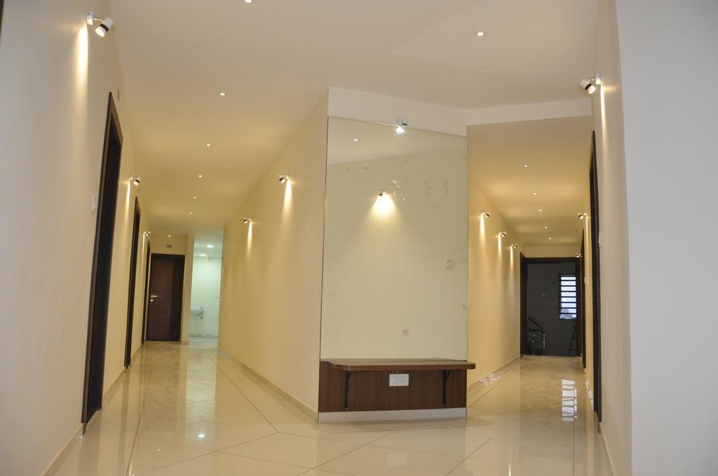Shivdhara Hotel & Residence راجكوت الغرفة الصورة