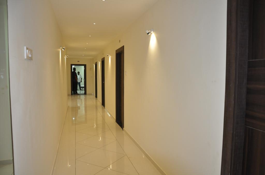 Shivdhara Hotel & Residence راجكوت الغرفة الصورة