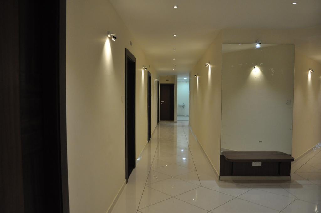 Shivdhara Hotel & Residence راجكوت الغرفة الصورة